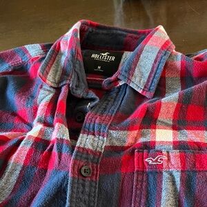 Hollister Men's Plaid Shirt in Red and Blue